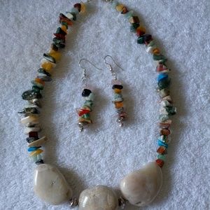 Necklace/earnings set